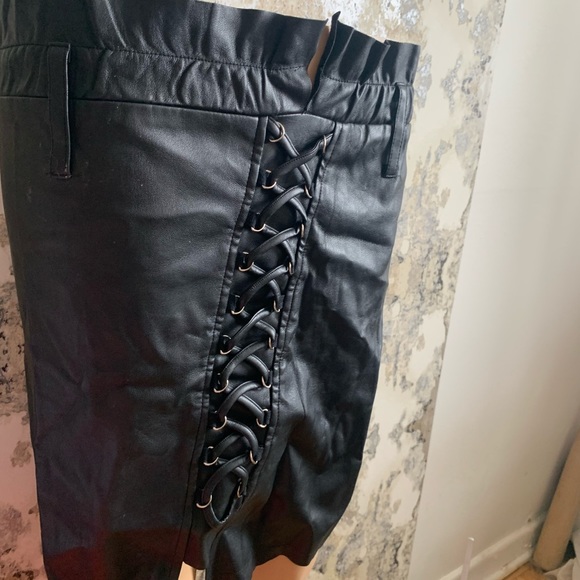 FAUX LEATHER CRISS CROSS SKIRT WITH OPTION TO ADD BELT - Picture 2 of 3